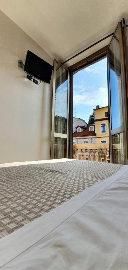Hotel Mondial Милано Екстериор снимка