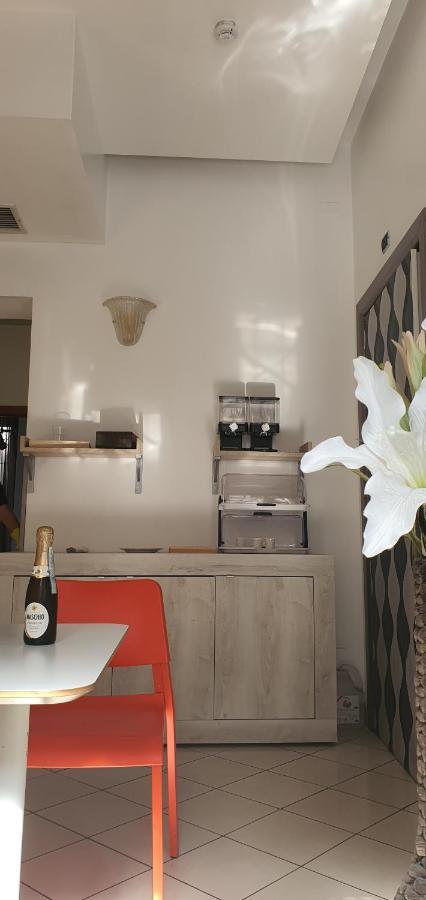 Hotel Mondial Милано Екстериор снимка
