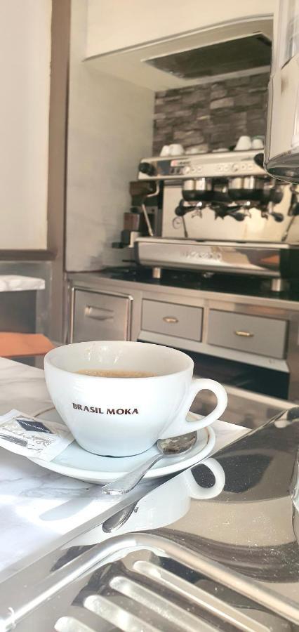 Hotel Mondial Милано Екстериор снимка