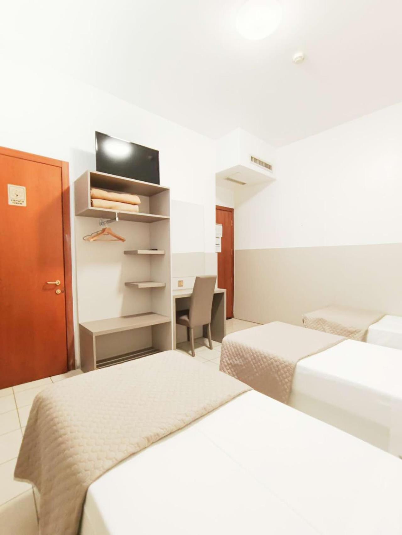 Hotel Mondial Милано Екстериор снимка