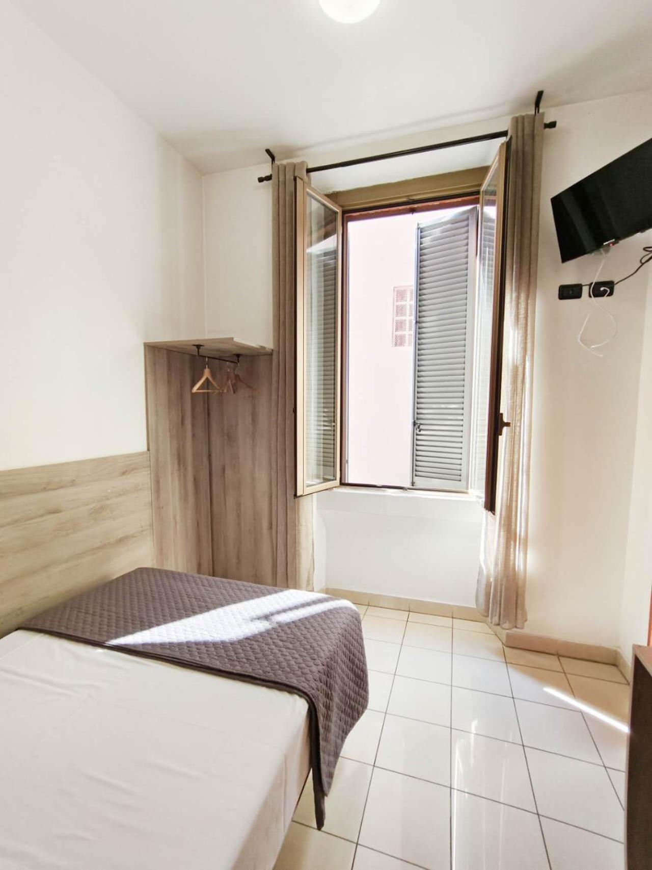 Hotel Mondial Милано Екстериор снимка